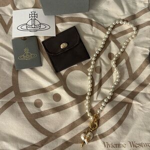 Vivienne Westwood Pearl and Gold Necklace NEW CONDITION, COMES WITH ORIGINAL BOX